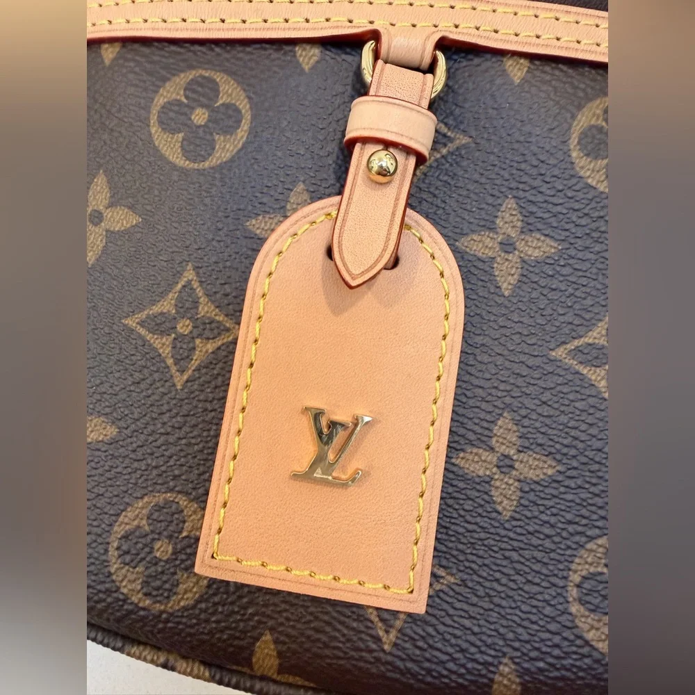 ❌SOLD OUT❌ Louis Vuitton Highrise Bumbag - Picture 2 of 13